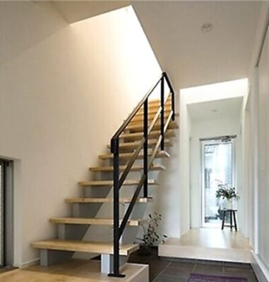 スケルトン階段によって視線が抜ける