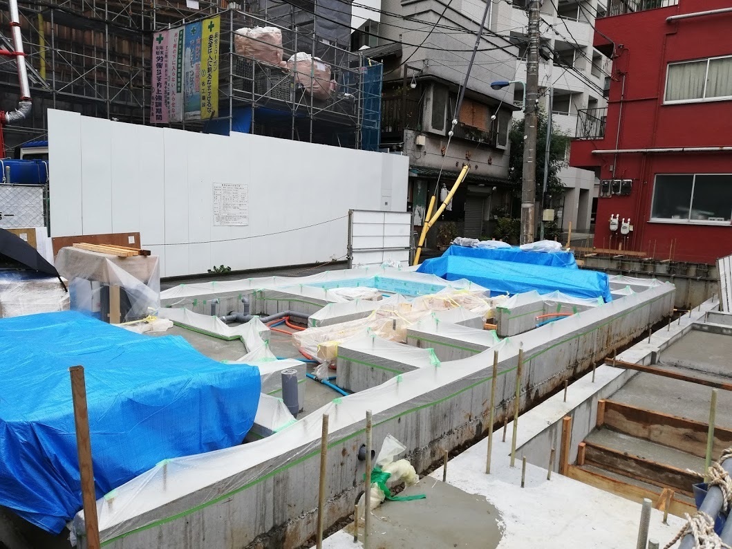 現在基礎工事が完成した文京区の現場と、練馬区の現場紹介。