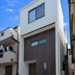 16坪の施工例:墨田区押上の狭小敷地に建つ、レトロ感覚を楽しむ3階建て住宅。 16坪の施工例:墨田区押上の狭小敷地に建つ、レトロ感覚を楽しむ3階建て住宅。