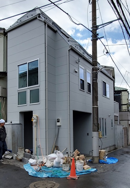 12坪の施工例:北東角地の狭小敷地に建つ、北側道路に面した「都市型三層住宅」 12坪の施工例:北東角地の狭小敷地に建つ、北側道路に面した「都市型三層住宅」