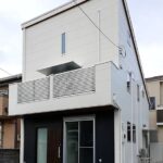 建坪10.5坪の、東京都立川市の郊外に建つ、コンパクトな木造２階建て住宅。