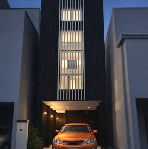 狭小住宅 間取りプラン例：１２坪の敷地に「坪庭」を配した３階建て住宅。