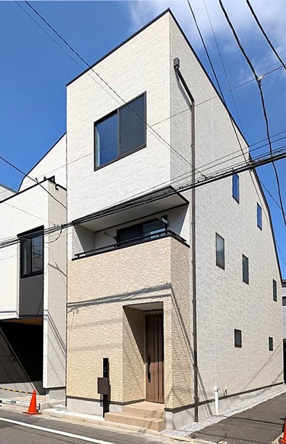 15坪の施工例:ルーフバルコニーで開放的な暮らしが叶う都市型木造3階建て住宅。 15坪の施工例:ルーフバルコニーで開放的な暮らしが叶う都市型木造3階建て住宅。