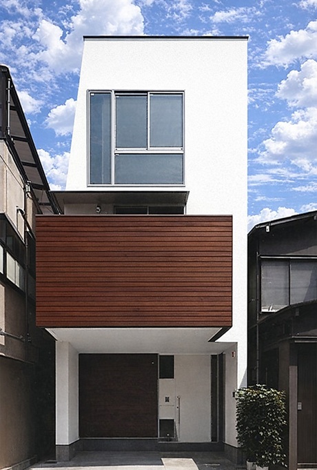 １８坪の施工例：神奈川県横浜市に建つ、屋上菜園を楽しむ木造３階二世帯住宅。