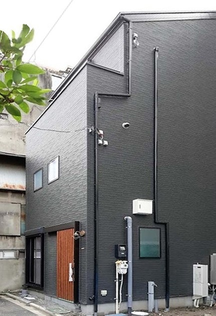１０坪の施工例：近隣の住宅が密集した防火地域に建つ「木造耐火三階建住宅」
