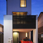 １４坪の施工例：川崎市中原区に建つ、ビルトインガレージのある二世帯狭小住宅。